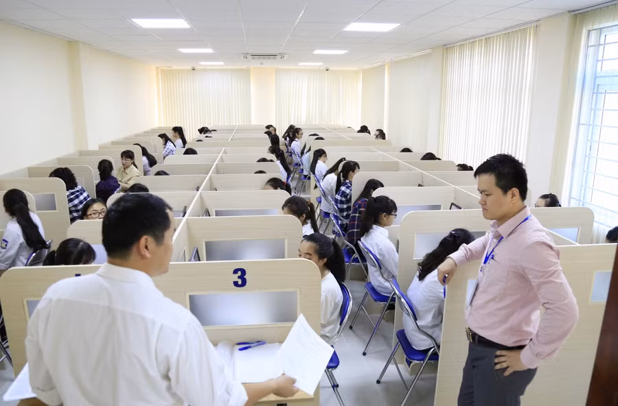 Thí sinh tham dự Kỳ thi đánh giá năng lực của ĐH Quốc gia Hà Nội năm 2016. 