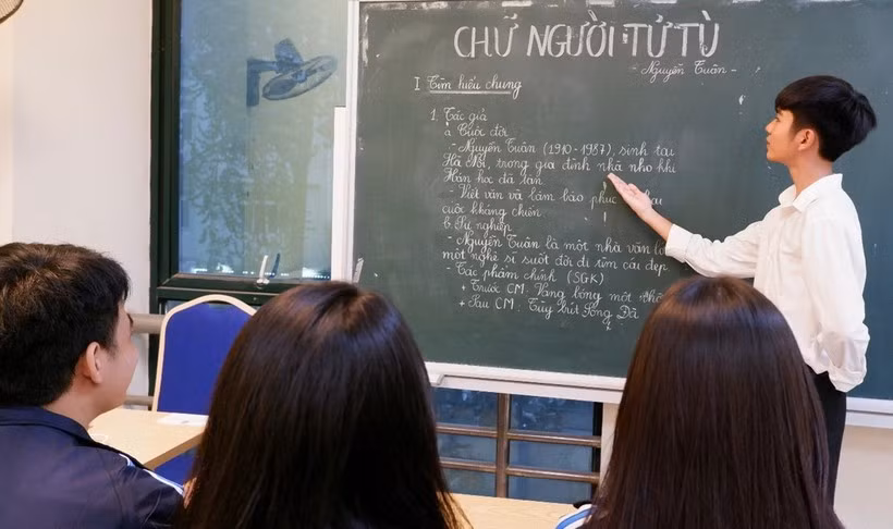 Sinh viên Trường ĐH Sư phạm Hà Nội thực hành nghiệp vụ sư phạm.