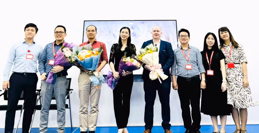PGS.TS Yến Trần cùng các chuyên gia, nhà khoa học.