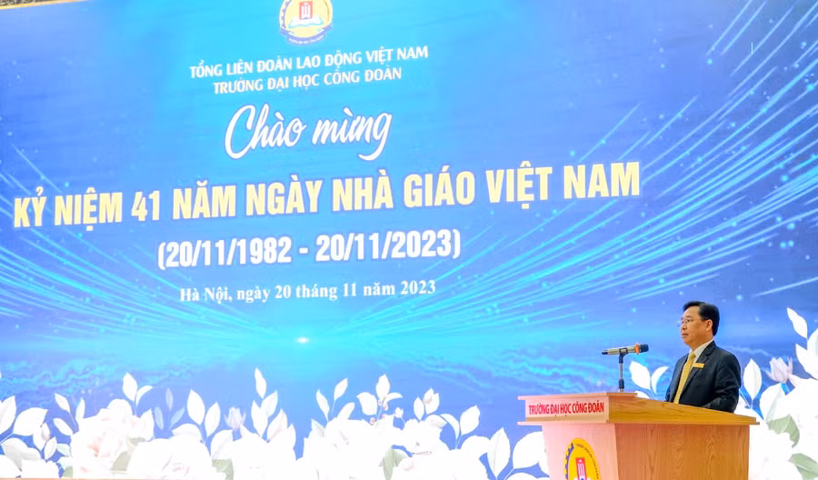 PGS.TS Lê Mạnh Hùng phát biểu tại buổi lễ. PGS.TS Lê Mạnh Hùng phát biểu tại buổi lễ.