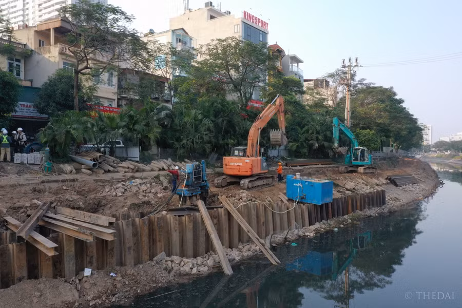 Dự án thu gom nước thải sông Tô Lịch đang được thi công.