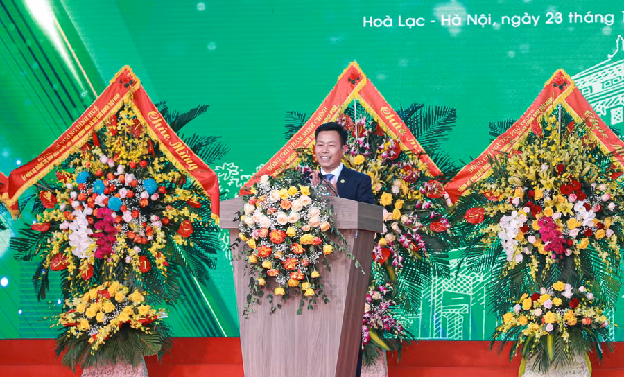 Giám đốc ĐHQGHN Lê Quân đọc diễn văn khai giảng.