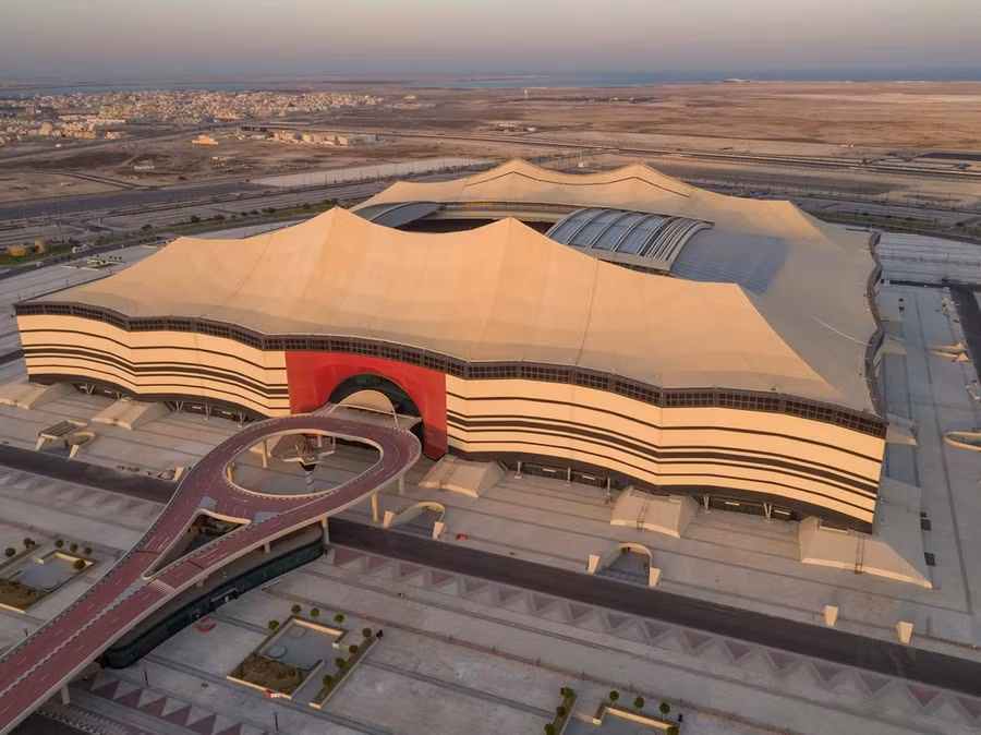 Al Bayt là sân vận động diễn ra lễ khai mạc và trận đấu mở màn World Cup 2022 giữa nước chủ nhà Qatar và Ecuador. Sân vận động này cách thủ đô Doha 35km về phía Bắc, có sức chứa tới 60.000 người. Al Bayt là sân vận động diễn ra lễ khai mạc và trận đấu mở màn World Cup 2022 giữa nước chủ nhà Qatar và Ecuador. Sân vận động này cách thủ đô Doha 35km về phía Bắc, có sức chứa tới 60.000 người.