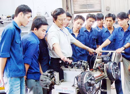 Thứ trưởng Bùi Văn Ga:Bộ GD&amp;ĐT luôn tạo cơ chế khuyến khích phân luồng học sinh