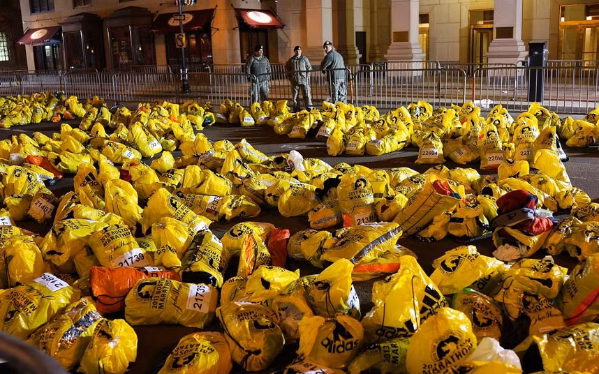 Những hình ảnh ấn tượng trong tuần ảnh 6 Unclaimed finish line bags are viewed near the scene of the twin bombing at the Boston Marathon