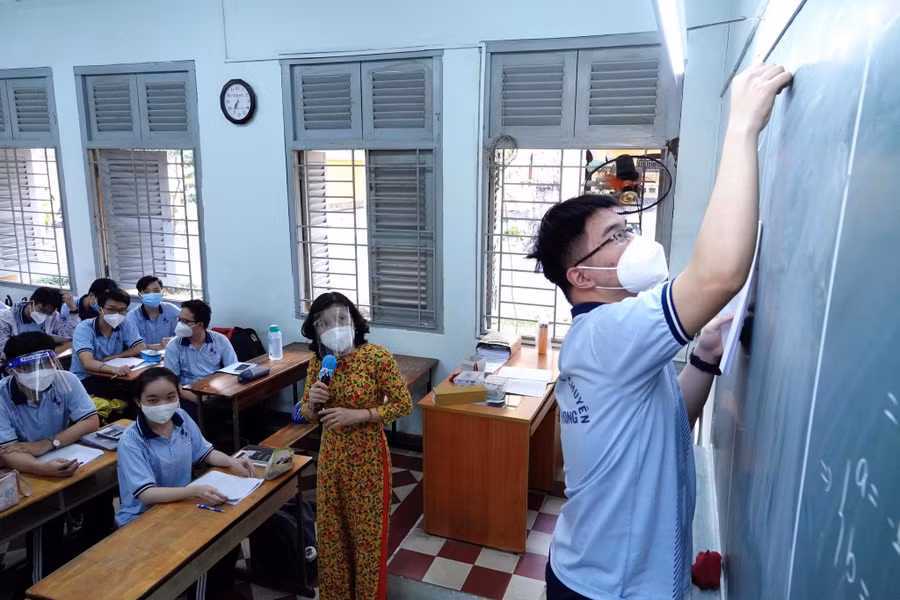 Học sinh Trường THPT Chuyên Lê Hồng Phong (TP.HCM). Ảnh minh họa/INT Học sinh Trường THPT Chuyên Lê Hồng Phong (TP.HCM). Ảnh minh họa/INT