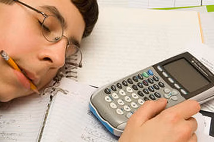 Giấc ngủ ngắn trước khi thi tốt hơn cố học nhồi nhét
