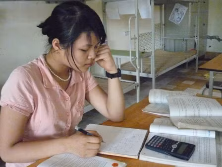 Thuê trọ tại KTX Bách khoa từ ngày 30/6, thí sinh Nguyễn Thị Nguyên (Thanh Hóa) nhận xét điều kiện ăn ở, học tập ở đây rất tốt. Tuy nhiên, đa số các bạn của em đều trọ ngoài vì không biết điều kiện ở KTX sẽ tốt hơn