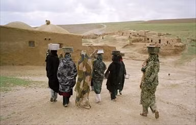 Dưới thời Taliban (1996-2001), phụ nữ học đọc và viết là bất hợp pháp và có thể chịu hình phạt tử hình.
