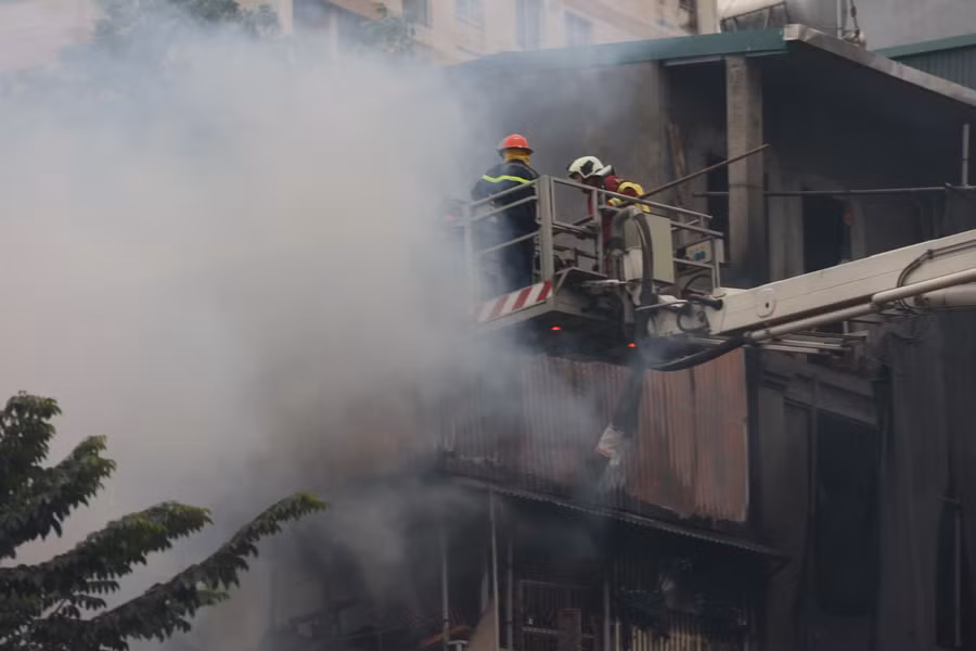 Đến 8h15 đám cháy được dập tắt hoàn toàn.