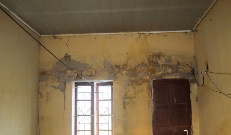 Nhà ở giáo viên mới sử dụng đã xuống cấp
