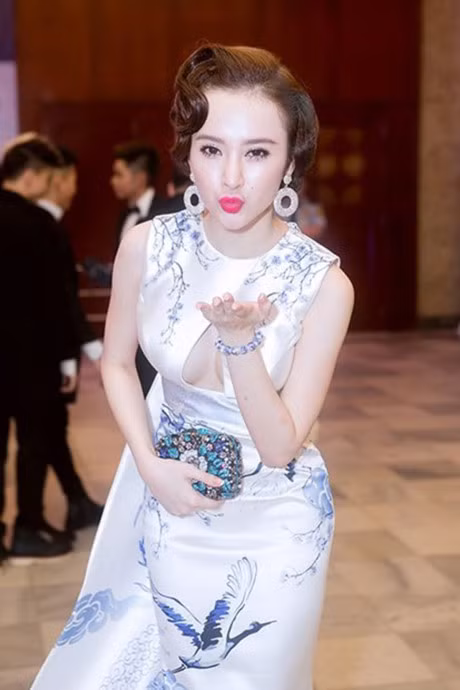 Ngay dau nam cuc may man khi dien vay hoa tiet chim hac - Anh 3
