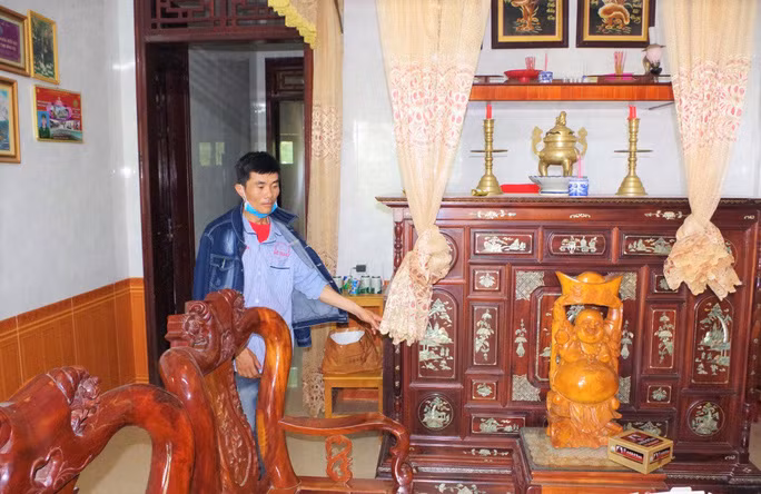 Đối tượng Hoàng Minh Sơn tại hiện trường vụ án. Ảnh: Công an Quảng Bình.