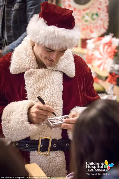 Katy Perry va Orlando Bloom hoa ong ba gia Noel - Anh 6