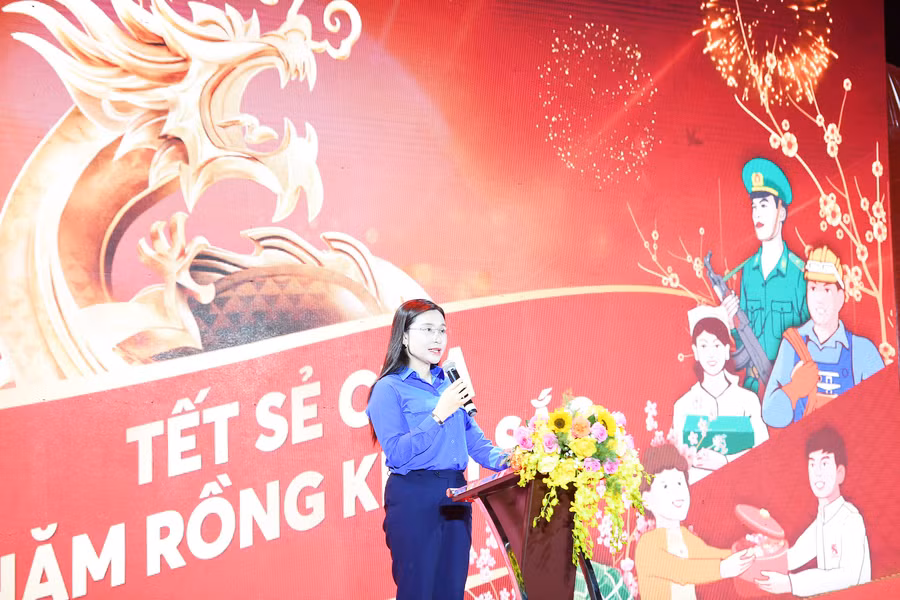Chị Nguyễn Phạm Duy Trang – Bí thư Trung ương Đoàn, Chủ tịch Hội đồng Đội Trung ương Phát biểu tại chương trình. Chị Nguyễn Phạm Duy Trang – Bí thư Trung ương Đoàn, Chủ tịch Hội đồng Đội Trung ương Phát biểu tại chương trình.