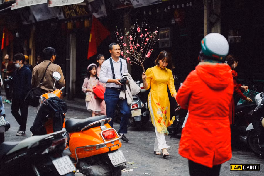 Buổi sáng đầu tiên của năm Tân Sửu, Hà Nội bình yên đến lạ...