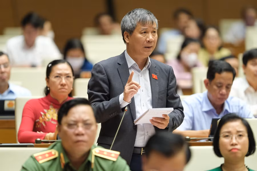 Đại biểu Nguyễn Anh Trí- Đoàn Đại biểu Quốc hội TP.Hà Nội tranh luận tại nghị trường