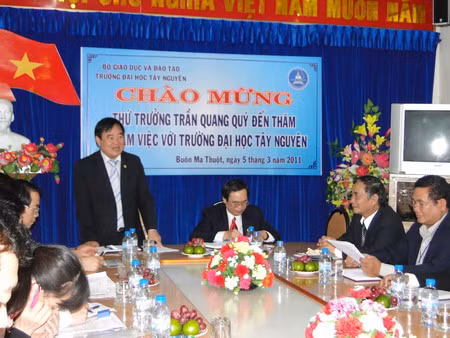 Thứ trưởng Trần Quang Quý làm việc về công tác an ninh, trật tự trường học tại Tây Nguyên