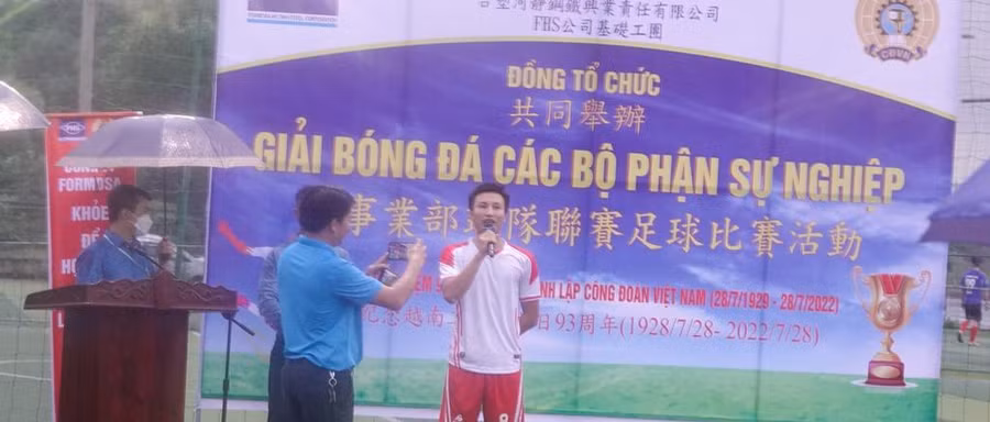 Đại diện tổ trọng tài và vận động viên tham dự tuyên thệ tại lễ khai mạc. Đại diện tổ trọng tài và vận động viên tham dự tuyên thệ tại lễ khai mạc.