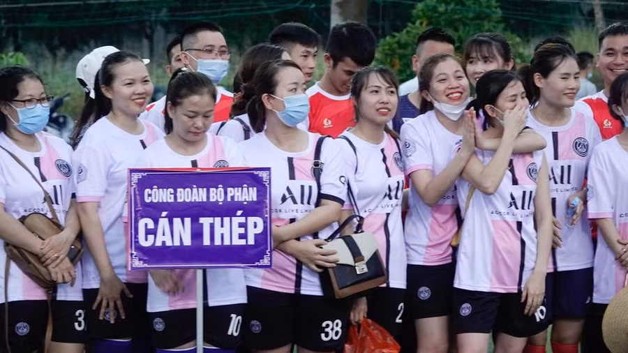 Năm nay, giải đấu quy tụ sự góp mặt của 300 đoàn viên đang làm việc tại các bộ phận sự nghiệp thuộc Công ty TNHH Gang thép Hưng Nghiệp Formosa Hà Tĩnh. Năm nay, giải đấu quy tụ sự góp mặt của 300 đoàn viên đang làm việc tại các bộ phận sự nghiệp thuộc Công ty TNHH Gang thép Hưng Nghiệp Formosa Hà Tĩnh.