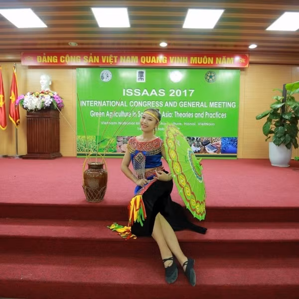 Nguyễn Thùy Dung còn là "cây văn nghệ" của Học viện Nông nghiệp Việt Nam