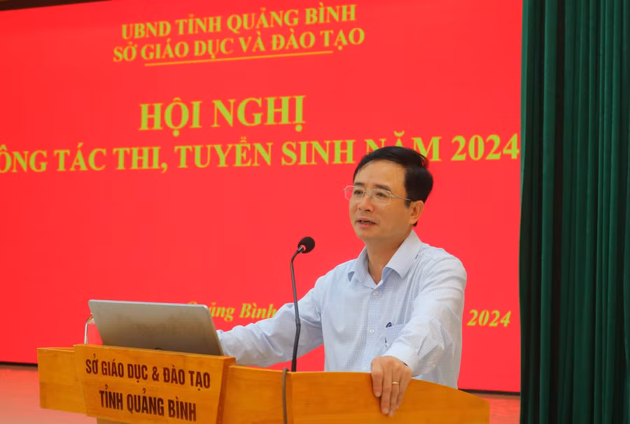 Giám đốc Sở GD&amp;ĐT Quảng Bình Đặng Ngọc Tuấn phát biểu chỉ đạo tại Hội nghị.