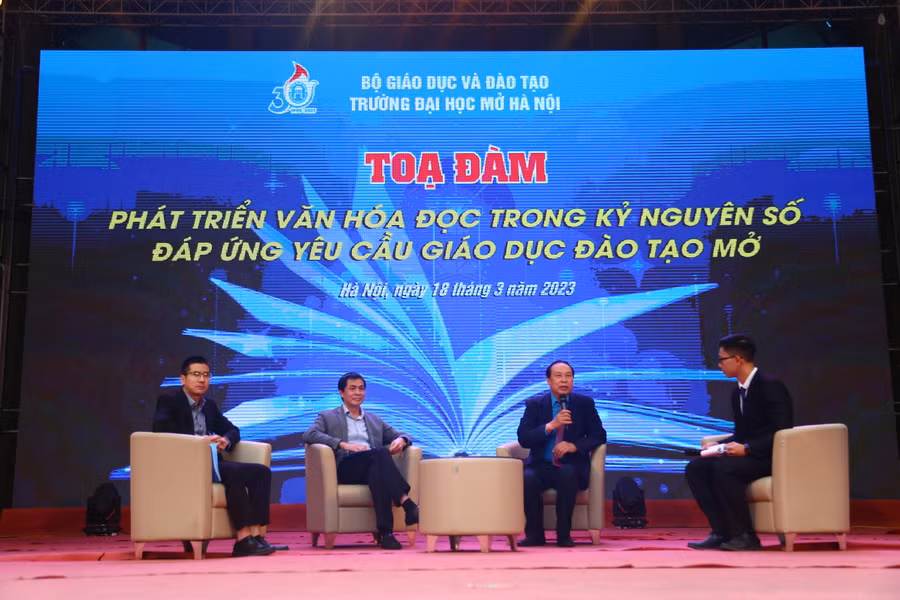 Trong khuôn khổ của chương trình, Đoàn Trường ĐH Mở Hà Nội đã tổ chức Tọa đàm “Phát triển văn hóa đọc trong kỷ nguyên số, đáp ứng yêu cầu giáo dục đào tạo mở". Trong khuôn khổ của chương trình, Đoàn Trường ĐH Mở Hà Nội đã tổ chức Tọa đàm “Phát triển văn hóa đọc trong kỷ nguyên số, đáp ứng yêu cầu giáo dục đào tạo mở".