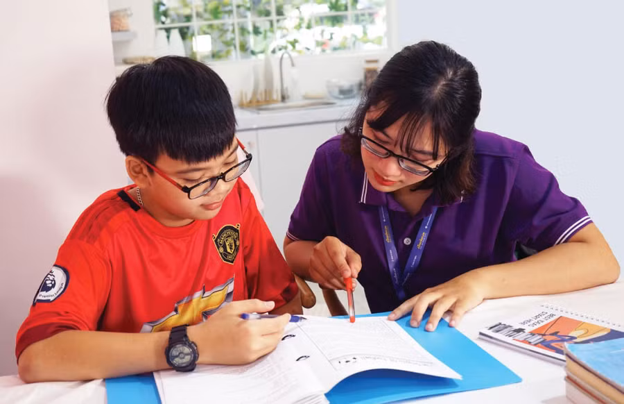 Đáp ứng nhu cầu của phụ huynh, thị trường gia sư trong mùa dịch cũng trở nên sôi động. Ảnh minh hoạ.