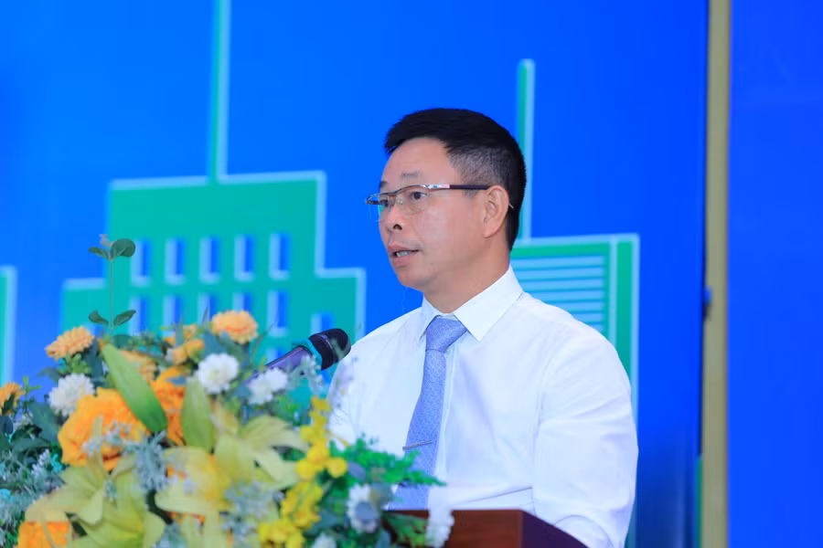 Nhà báo Phùng Công Sưởng phát biểu tại lễ phát động. Nhà báo Phùng Công Sưởng phát biểu tại lễ phát động.