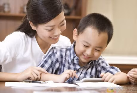 Con học kém bố mẹ đùn đẩy nhau đi họp phụ huynh - Ảnh 2 Con hoc kem bo me dun day nhau di hop phu huynh - Anh 2