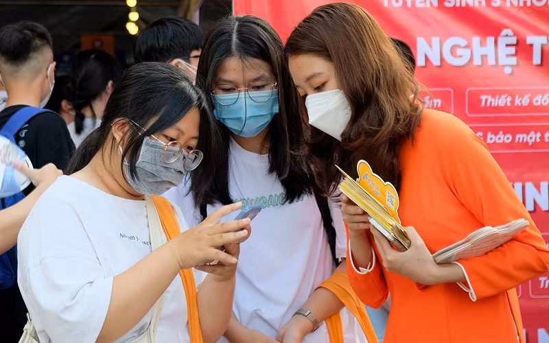 Học sinh THPT tham gia ngày hội tư vấn tuyển sinh tại Trường ĐH Cần Thơ năm 2022.