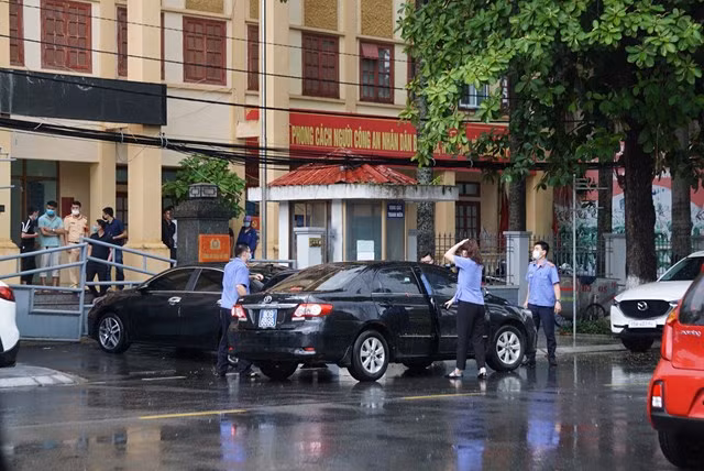 Cơ quan điều tra Viện KSND Tối cao thực hiện lệnh bắt giam Phó Trưởng Công an quận Đồ Sơn.