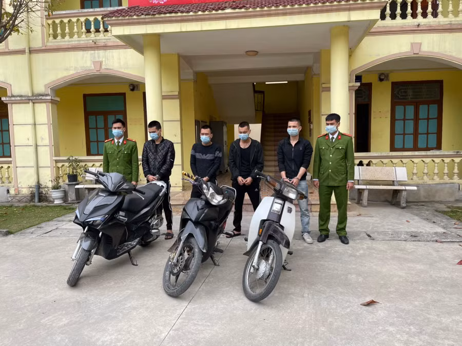 Nhóm đối tượng bị cơ quan chức năng bắt giữ.