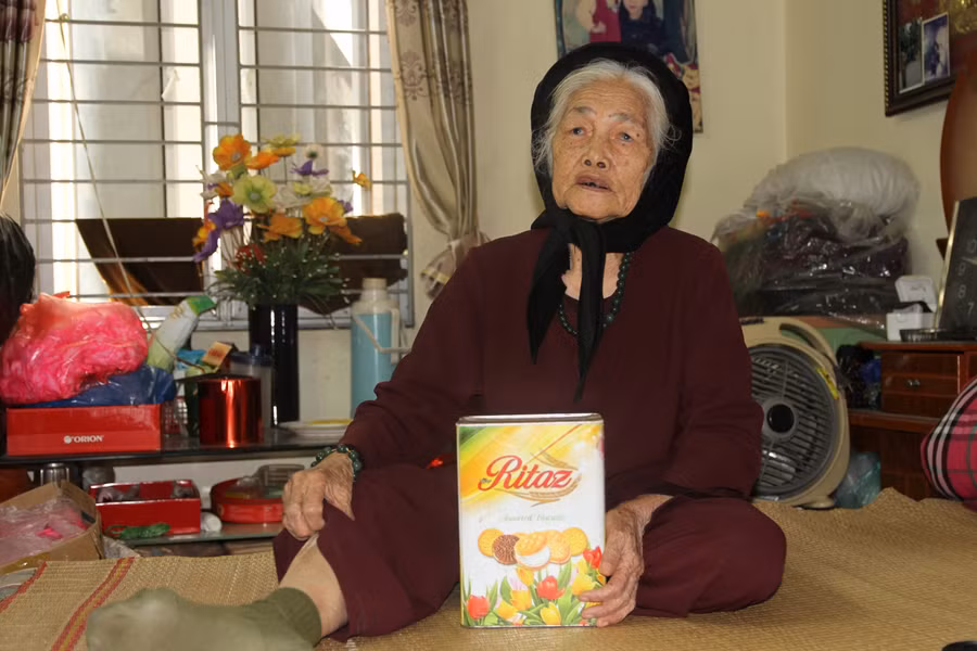 Cụ Lộc và ống tiền tiết kiệm của mình