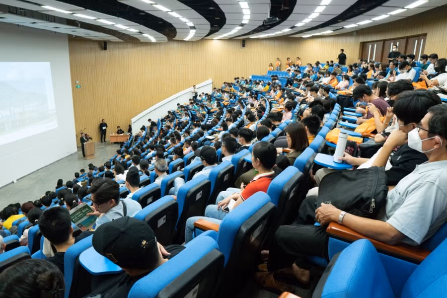 Học sinh tham quan, tìm hiểu về Trường ĐH Việt Đức. Học sinh tham quan, tìm hiểu về Trường ĐH Việt Đức.
