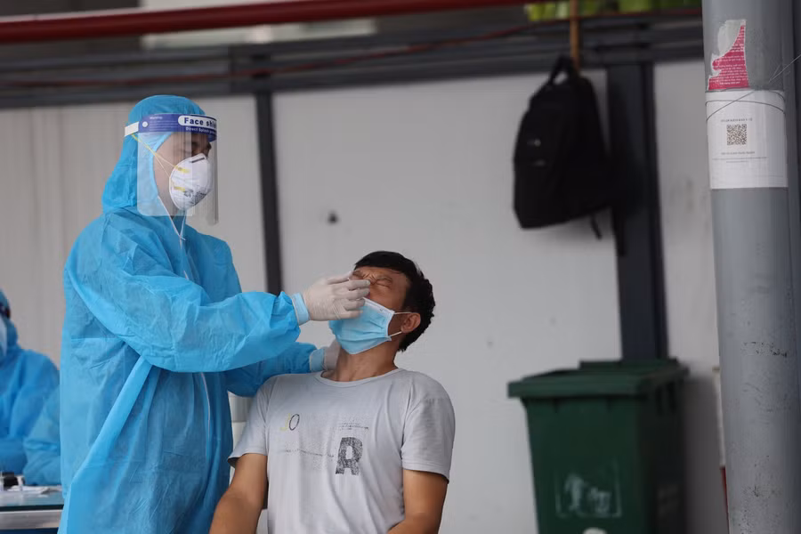 Hà Nội: Xét nghiệm Covid-19 cho lái xe luồng xanh ảnh 7