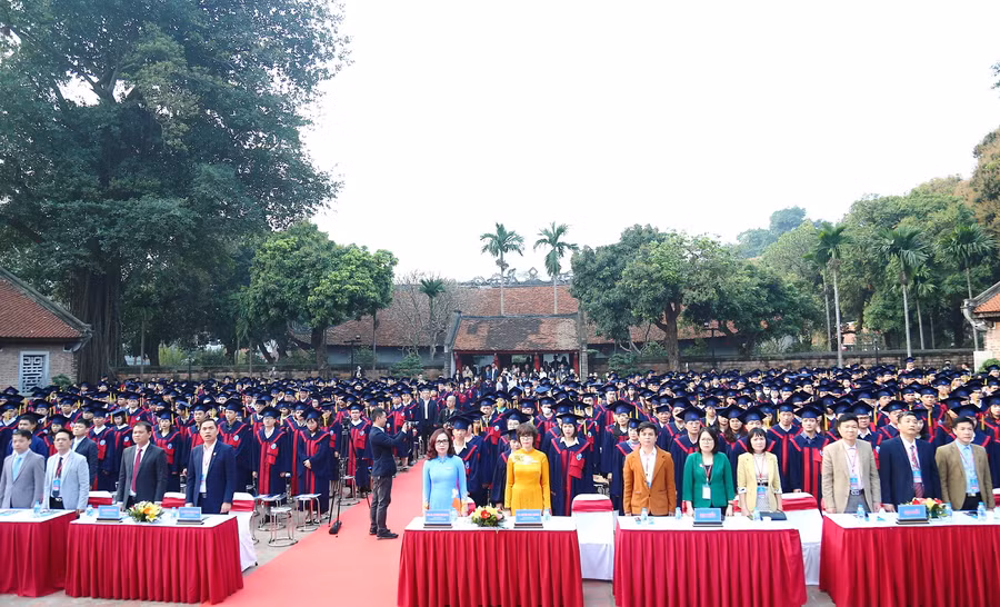 Toàn cảnh buổi lễ trao bằng tốt nghiệp đợt 1/2023 cho gần 900 sinh viên, học viên, nghiên cứu sinh của Trường ĐH Mở Hà Nội. Toàn cảnh buổi lễ trao bằng tốt nghiệp đợt 1/2023 cho gần 900 sinh viên, học viên, nghiên cứu sinh của Trường ĐH Mở Hà Nội.