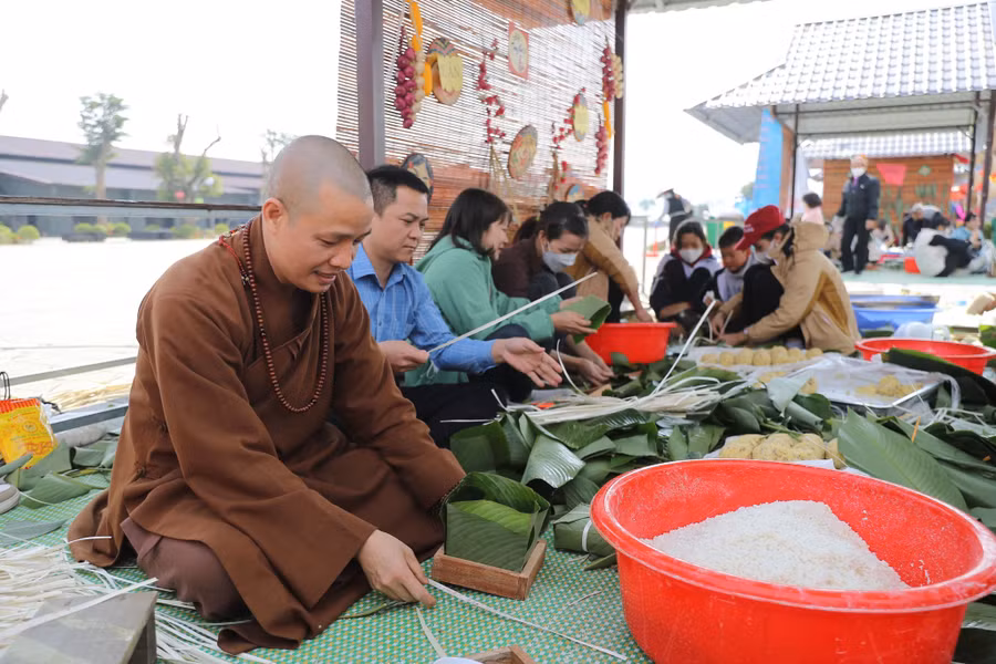 Đây là một chương trình mang đến nhiều ý nghĩa trước dịp Tết Nguyên đán với nguyện cầu sẻ chia một cái Tết ấm áp đến những gia cảnh khó khăn và trẻ em vùng cao các tỉnh miền núi.