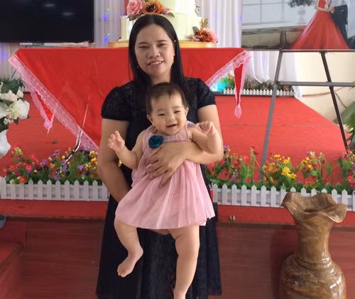 Cô Đào Thị Thu Thủy – cho biết: Sau 25 ngày thông báo trên facebook, cô đã quyên góp được sách giáo khoa, vở viết cho 16/18 trường tiểu học và 3 trường THCS trong toàn huyện Cô Đào Thị Thu Thủy – cho biết: Sau 25 ngày thông báo trên facebook, cô đã quyên góp được sách giáo khoa, vở viết cho 16/18 trường tiểu học và 3 trường THCS trong toàn huyện