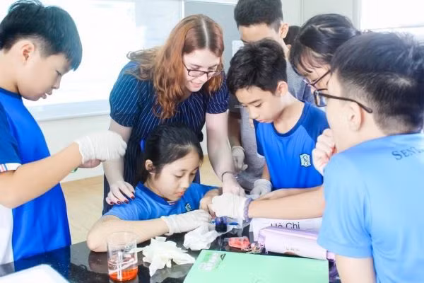 Trường Liên cấp SenTia giúp học sinh vượt qua thách thức của &nbsp;thế kỷ 21