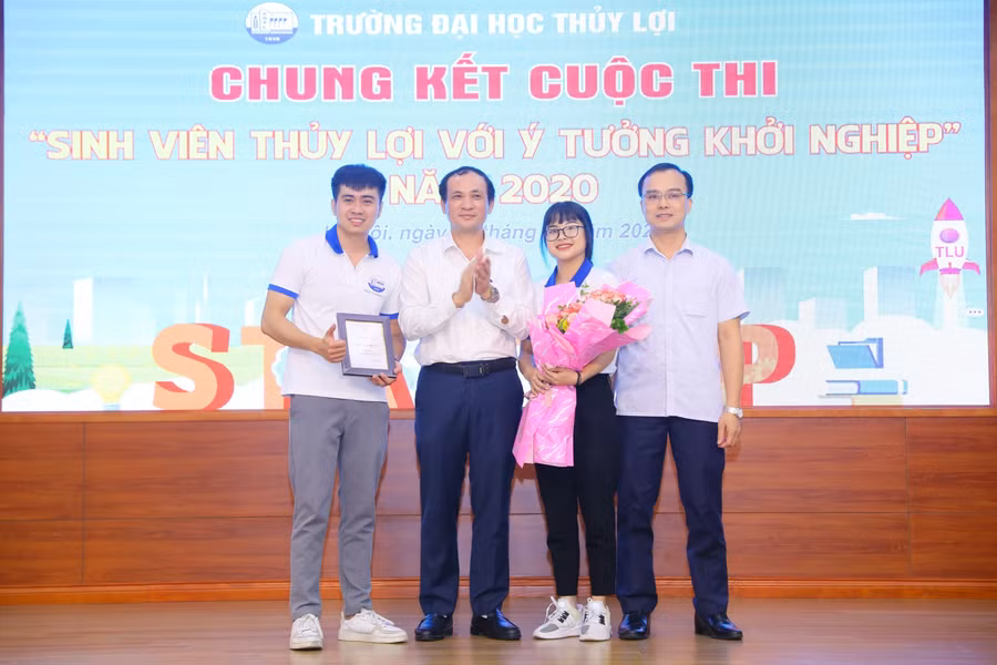 Nhóm tác giả giành giải Nhất cuộc thi.