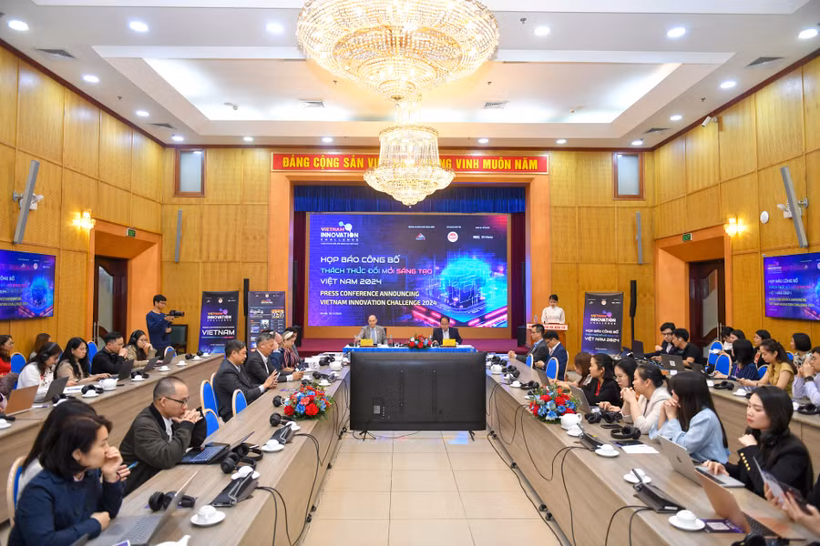 Toàn cảnh họp báo.