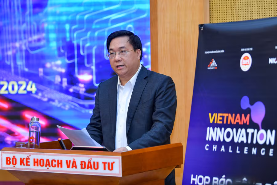 Thứ trưởng Bộ KH&amp;ĐT Trần Duy Đông phát biểu tại họp báo.