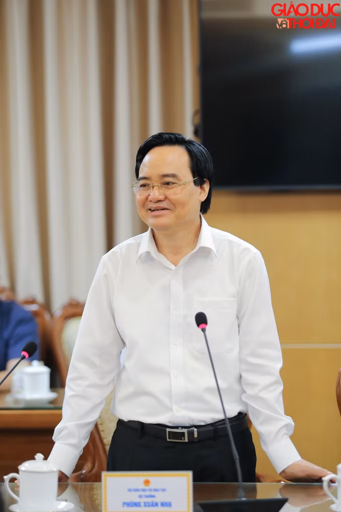 Bộ trưởng Phùng Xuân Nhạ phát biểu trong buổi ký kết.
