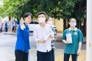 Thí sinh tham dự kỳ thi đánh giá tư duy năm 2022 của Trường ĐH Bách khoa Hà Nội.
