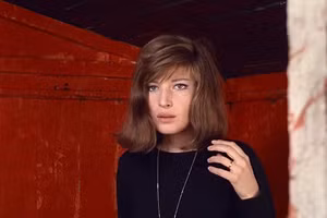 Monica Vitti trong phim “Sa mạc đỏ”. Ảnh: Twitter.com 