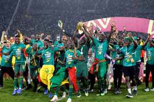 Đội tuyển Senegal lần đầu tiên lên ngôi vô địch châu Phi.