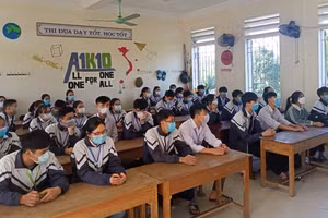 Dù gặp nhiều khó khăn nhưng học sinh đều luôn cố gắng vượt khó đạt những kết quả cao trong học tập.