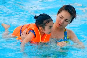 Cha mẹ không nên rời tầm mắt khỏi trẻ. Ảnh minh họa.
