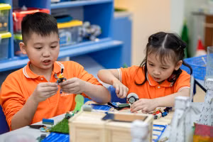 Học sinh phổ thông thích thú với giờ thực hành các môn khoa học kỹ thuật. Ảnh minh họa